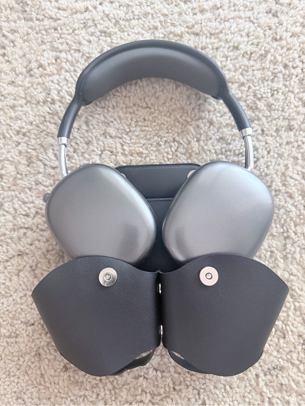 Apple AirPod max Over-Ear Wireless Headphones in Space Gray